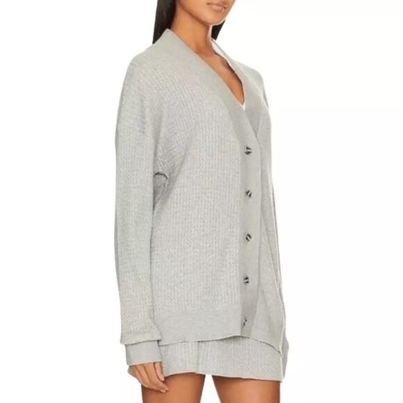 WeWoreWhat Heather Grey Varsity Cardigan 138.00
Lightweight Sweater Size M / L - Picture 7 of 7